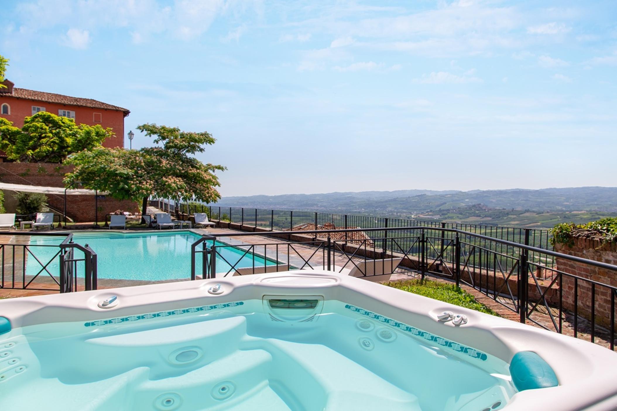 Hotel Castello Di Santa Vittoria Santa Vittoria d'Alba Экстерьер фото