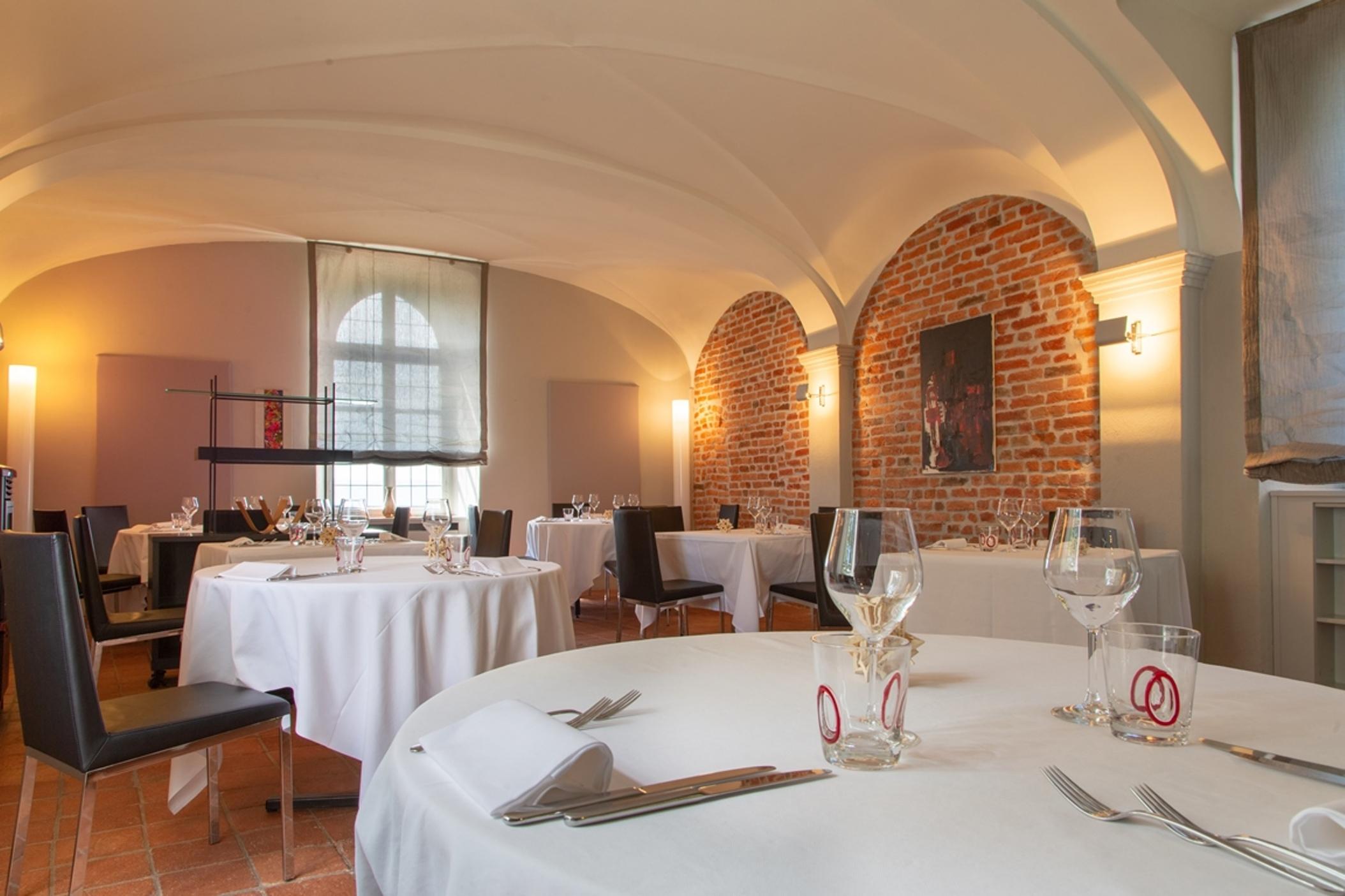 Hotel Castello Di Santa Vittoria Santa Vittoria d'Alba Экстерьер фото